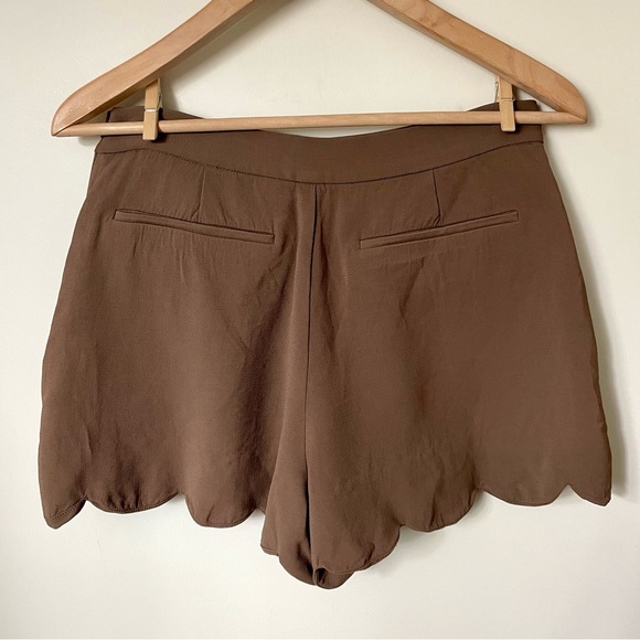 Aritzia Wilfred Arbre Scalloped Hem Shorts Brown - Picture 2 of 8